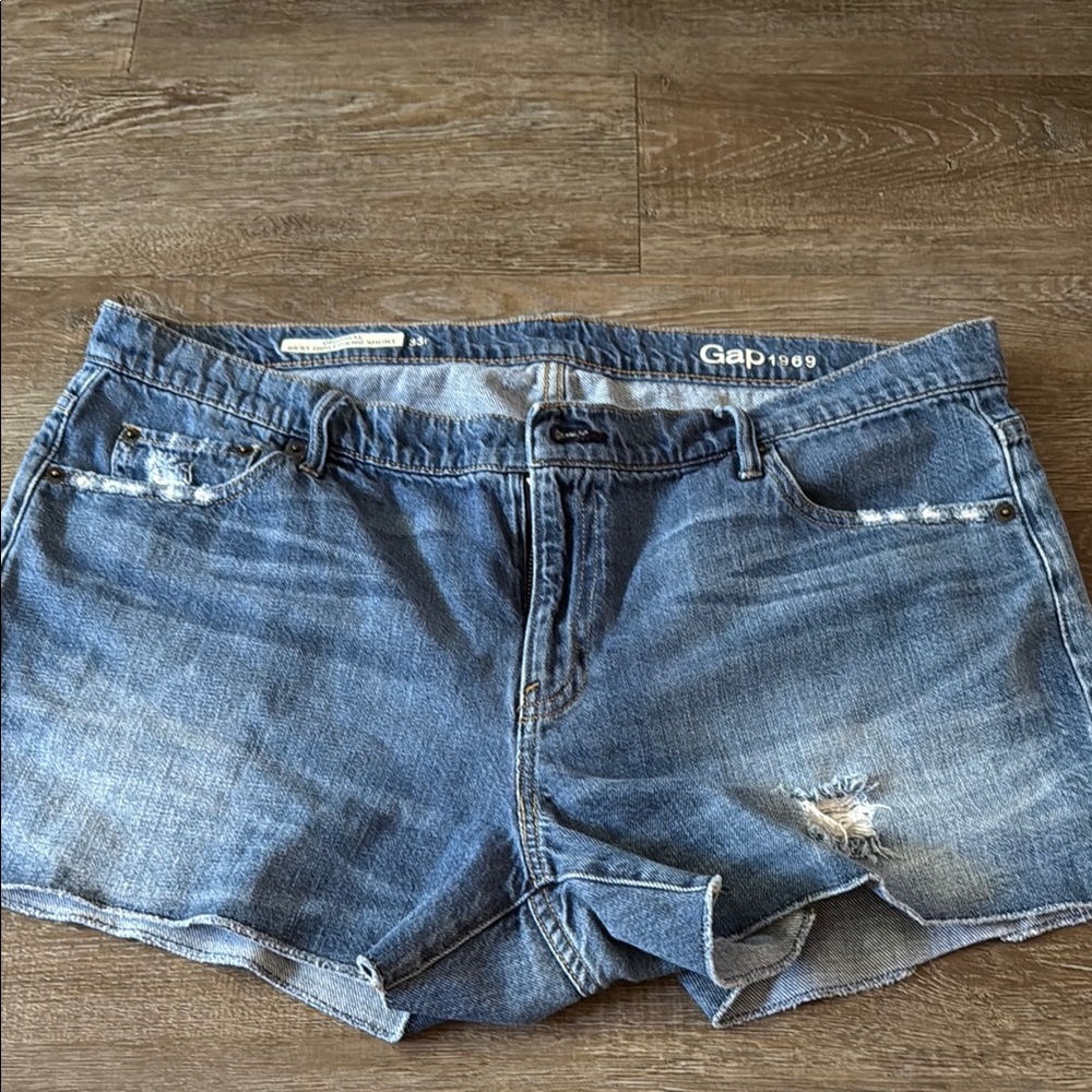 GAP Blue Jean Shorts Distressed Cut-Off Style Best Girlfriend Shorts size 33